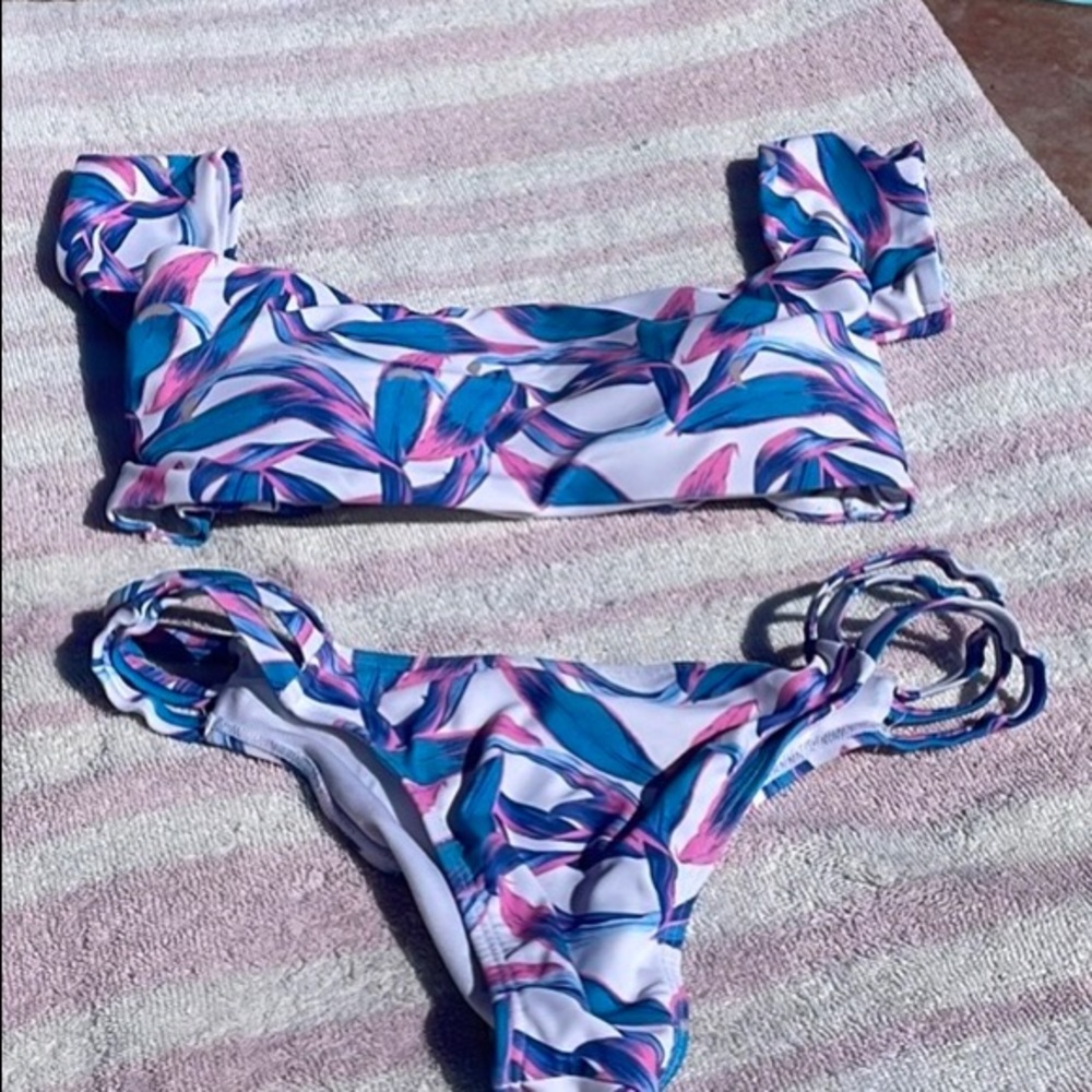 💥3/$25💥Trillium Bikini Set